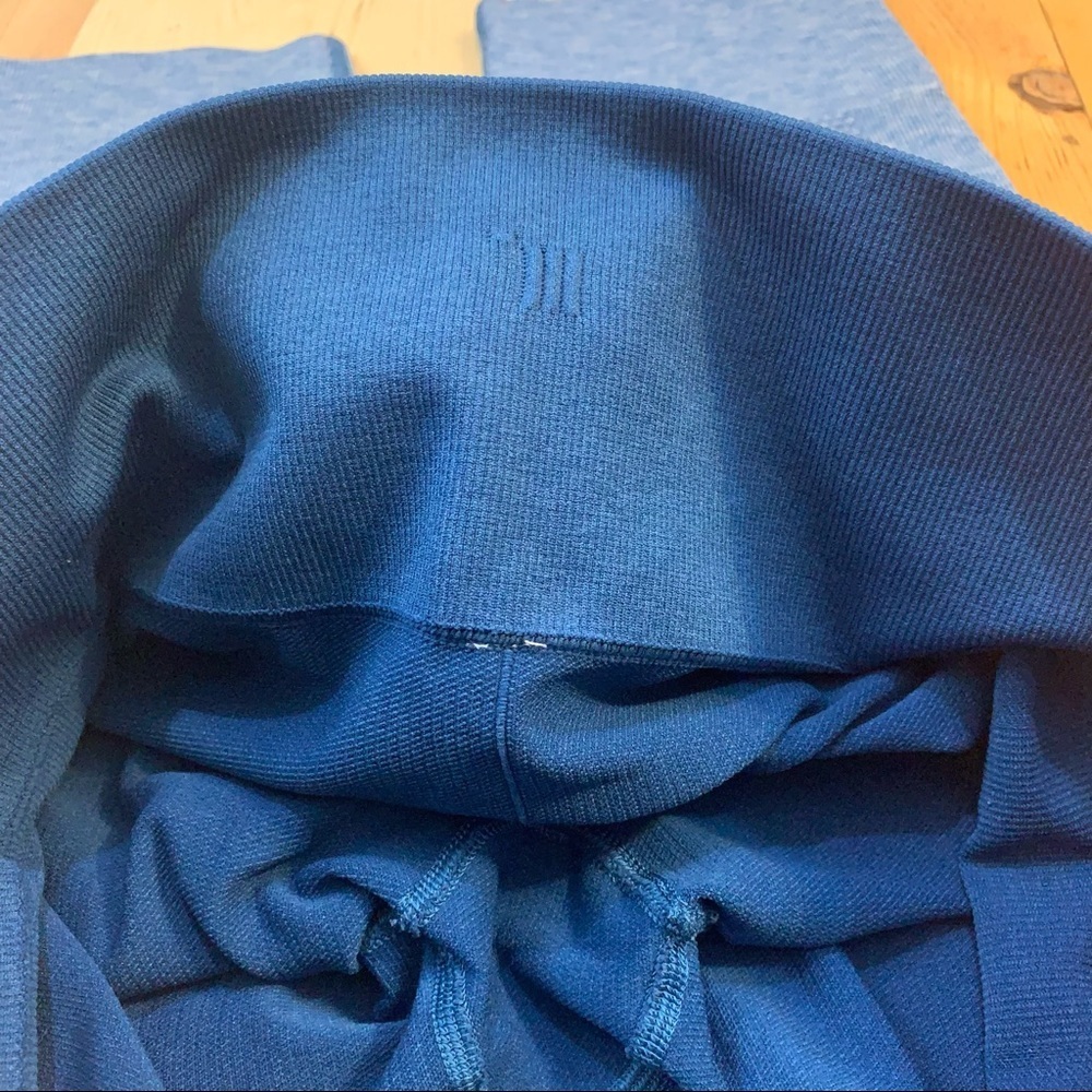 Lululemon Seamlessly Street Crop Heathered Poseidon crop leggings size 8 - Picture 9 of 12